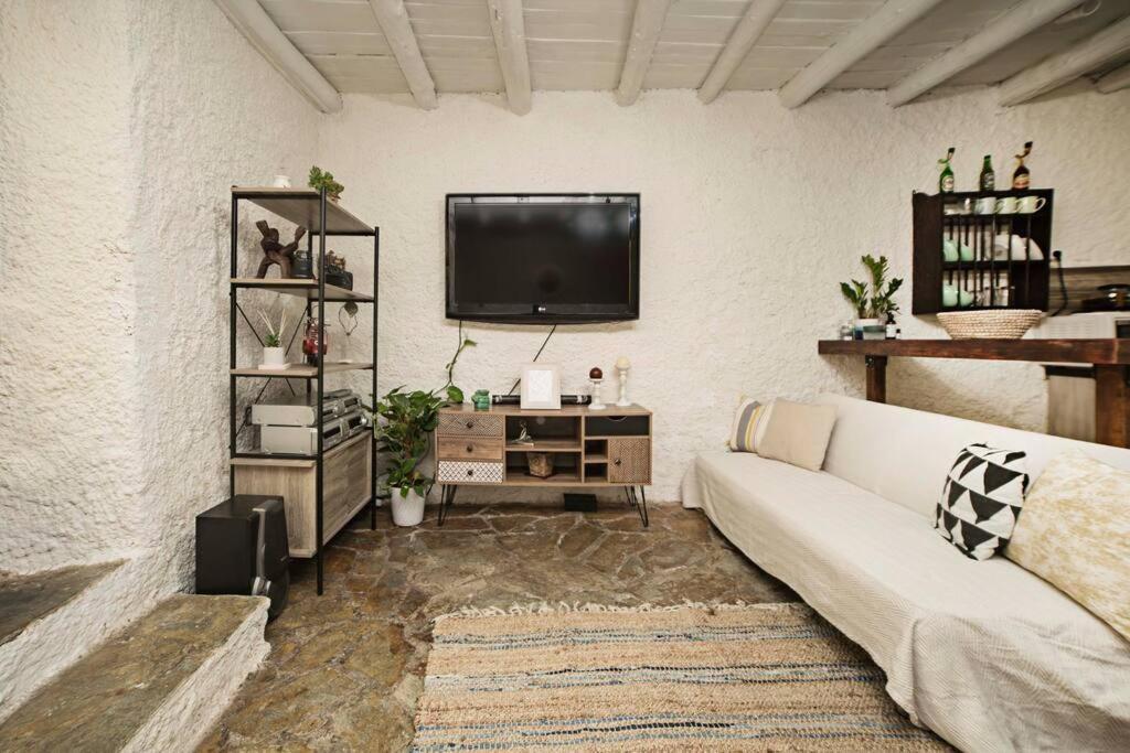 Ferienhaus Giafka. Rustic Traditional House